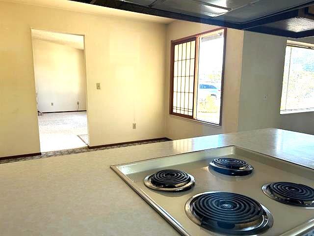 Detail Gallery Image 4 of 14 For 18395 Van Buren Ave, Salinas,  CA 93906 - 3 Beds | 2 Baths