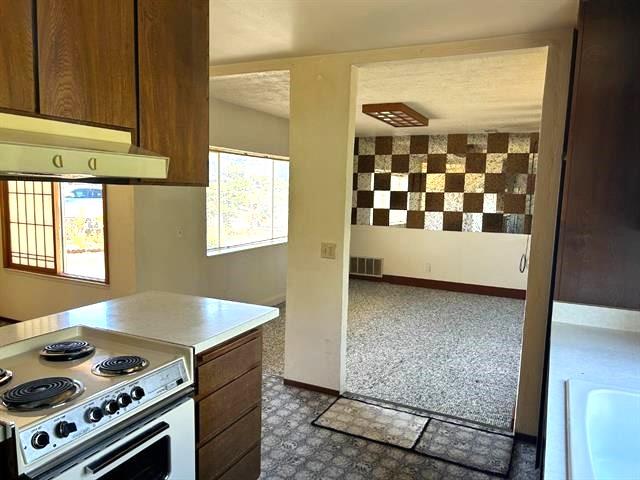 Detail Gallery Image 5 of 14 For 18395 Van Buren Ave, Salinas,  CA 93906 - 3 Beds | 2 Baths