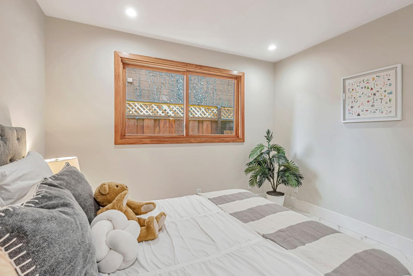 Detail Gallery Image 23 of 44 For 170 Winona Ave, Pacifica,  CA 94044 - 3 Beds | 2 Baths