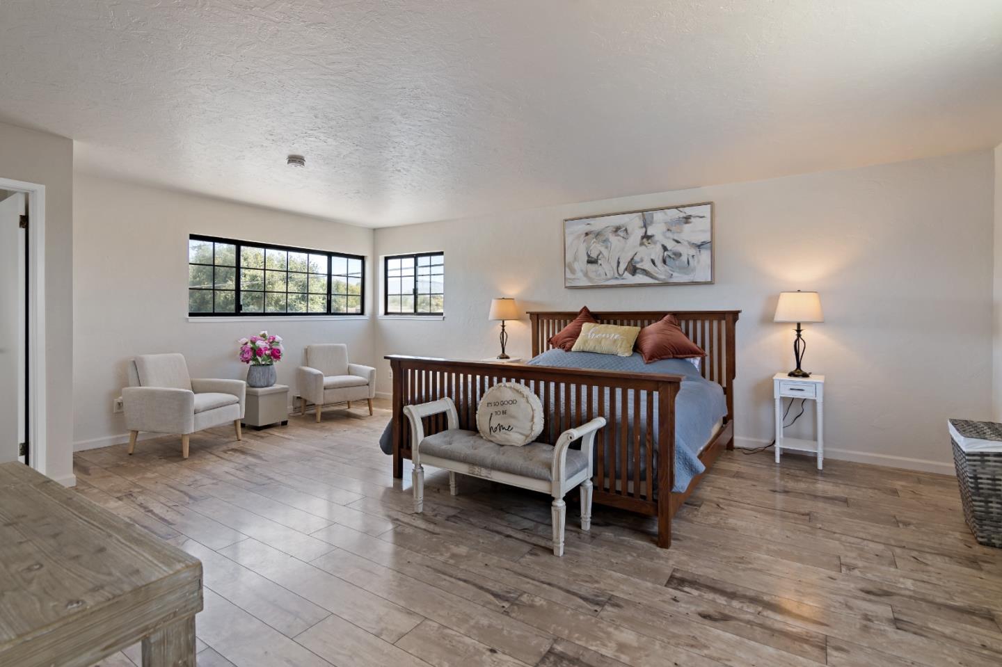 Detail Gallery Image 13 of 19 For 710 Stanford Ave, Salinas,  CA 93901 - 4 Beds | 3 Baths