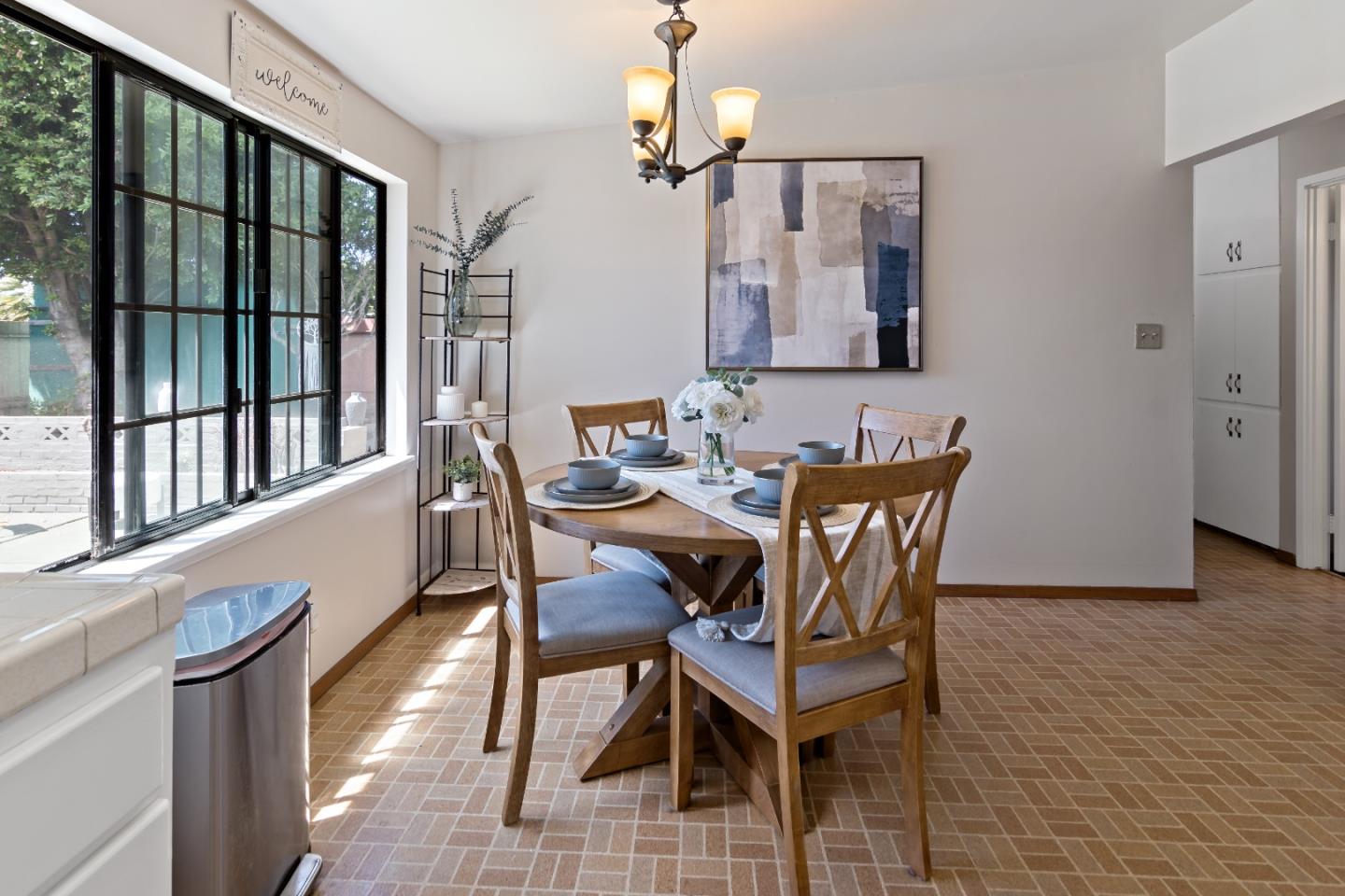 Detail Gallery Image 6 of 19 For 710 Stanford Ave, Salinas,  CA 93901 - 4 Beds | 3 Baths