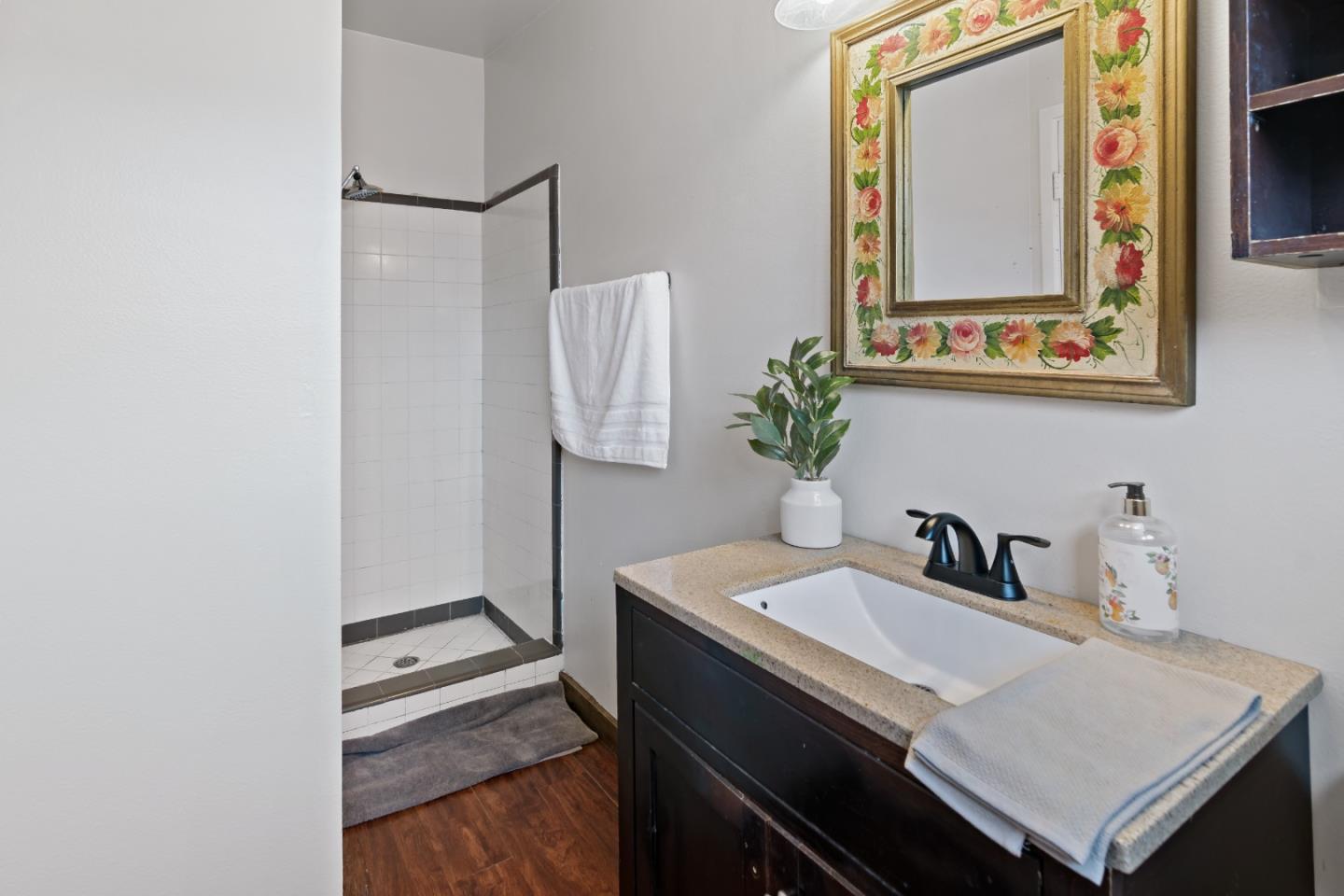 Detail Gallery Image 8 of 19 For 710 Stanford Ave, Salinas,  CA 93901 - 4 Beds | 3 Baths