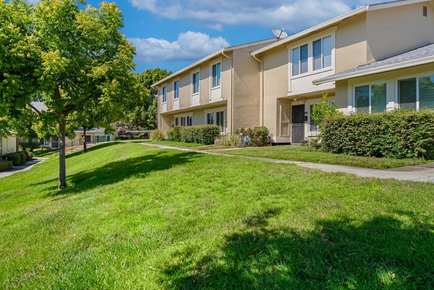 Detail Gallery Image 3 of 44 For 3437 Duchess Ct, San Jose,  CA 95132 - 4 Beds | 2/1 Baths
