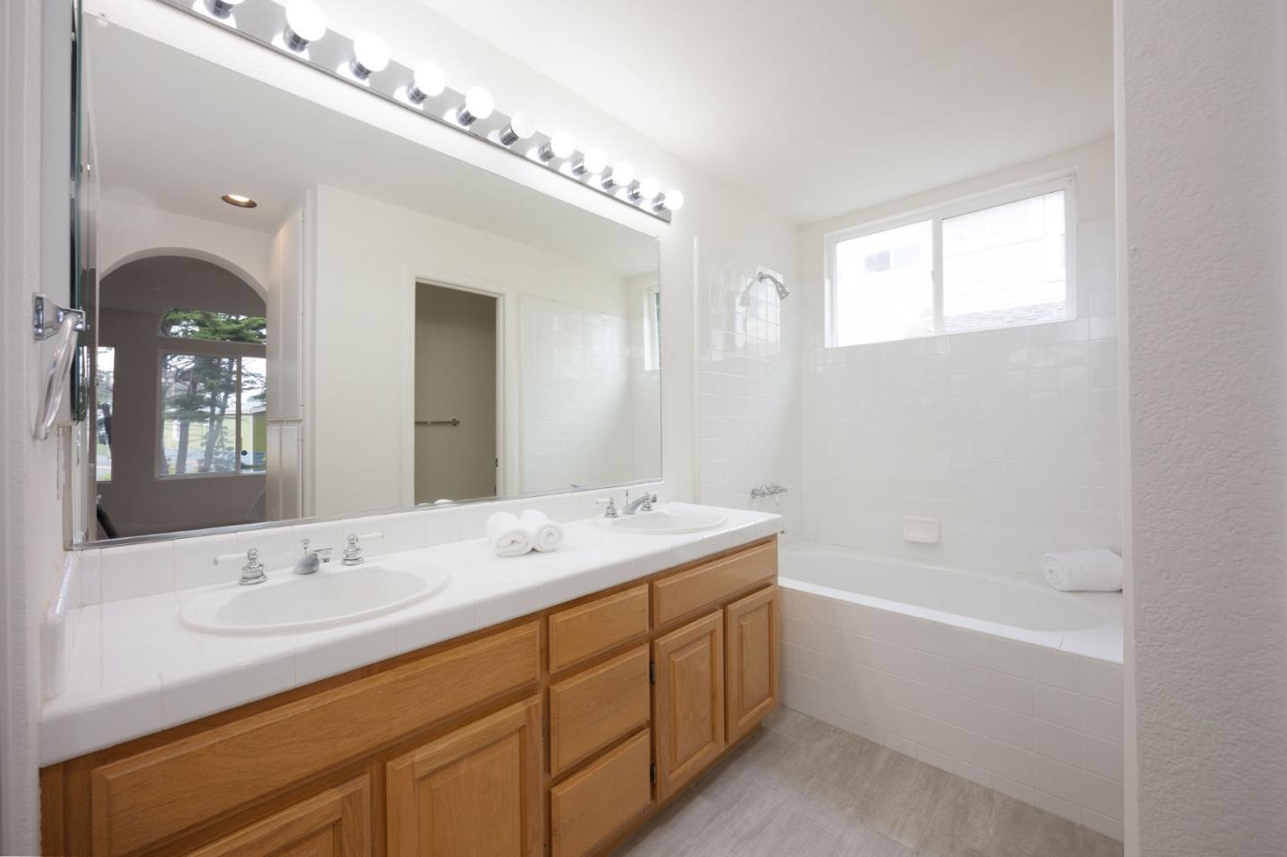 Detail Gallery Image 15 of 37 For 158 Patrick Way, Half Moon Bay,  CA 94019 - 3 Beds | 2/1 Baths