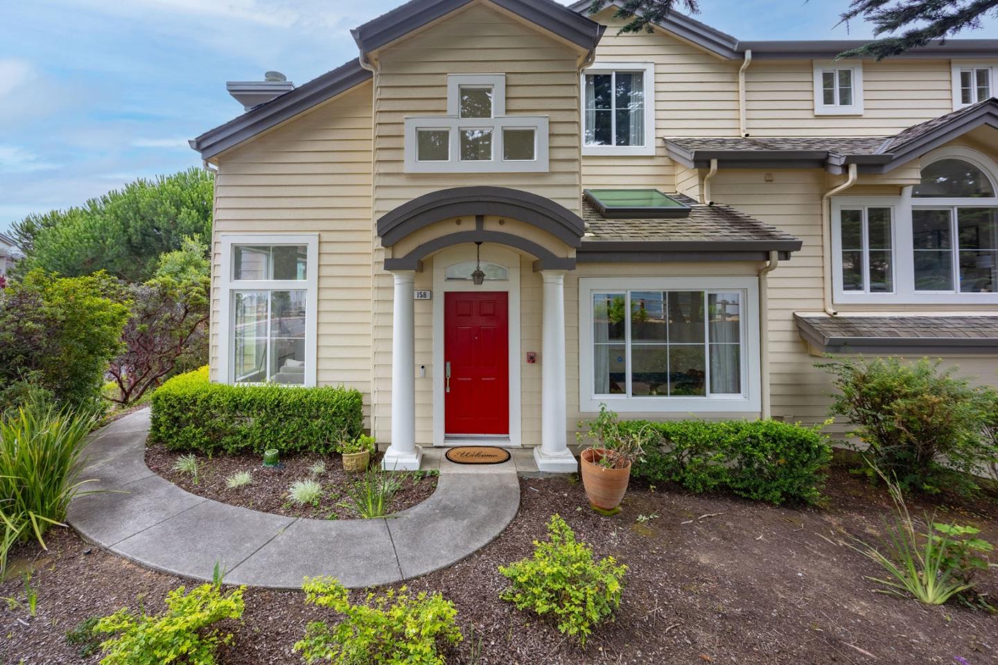 Detail Gallery Image 2 of 37 For 158 Patrick Way, Half Moon Bay,  CA 94019 - 3 Beds | 2/1 Baths