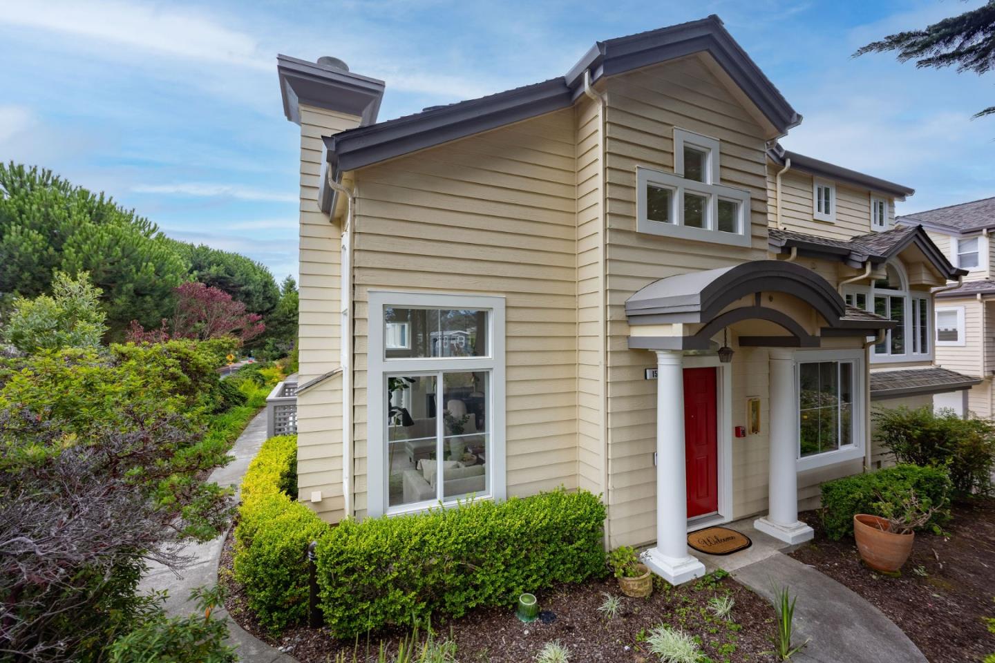 Detail Gallery Image 3 of 37 For 158 Patrick Way, Half Moon Bay,  CA 94019 - 3 Beds | 2/1 Baths