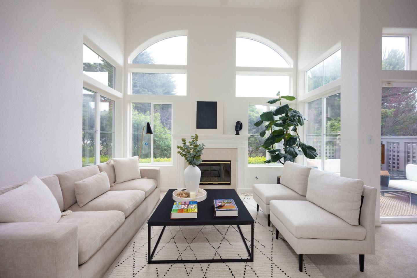 Detail Gallery Image 5 of 37 For 158 Patrick Way, Half Moon Bay,  CA 94019 - 3 Beds | 2/1 Baths