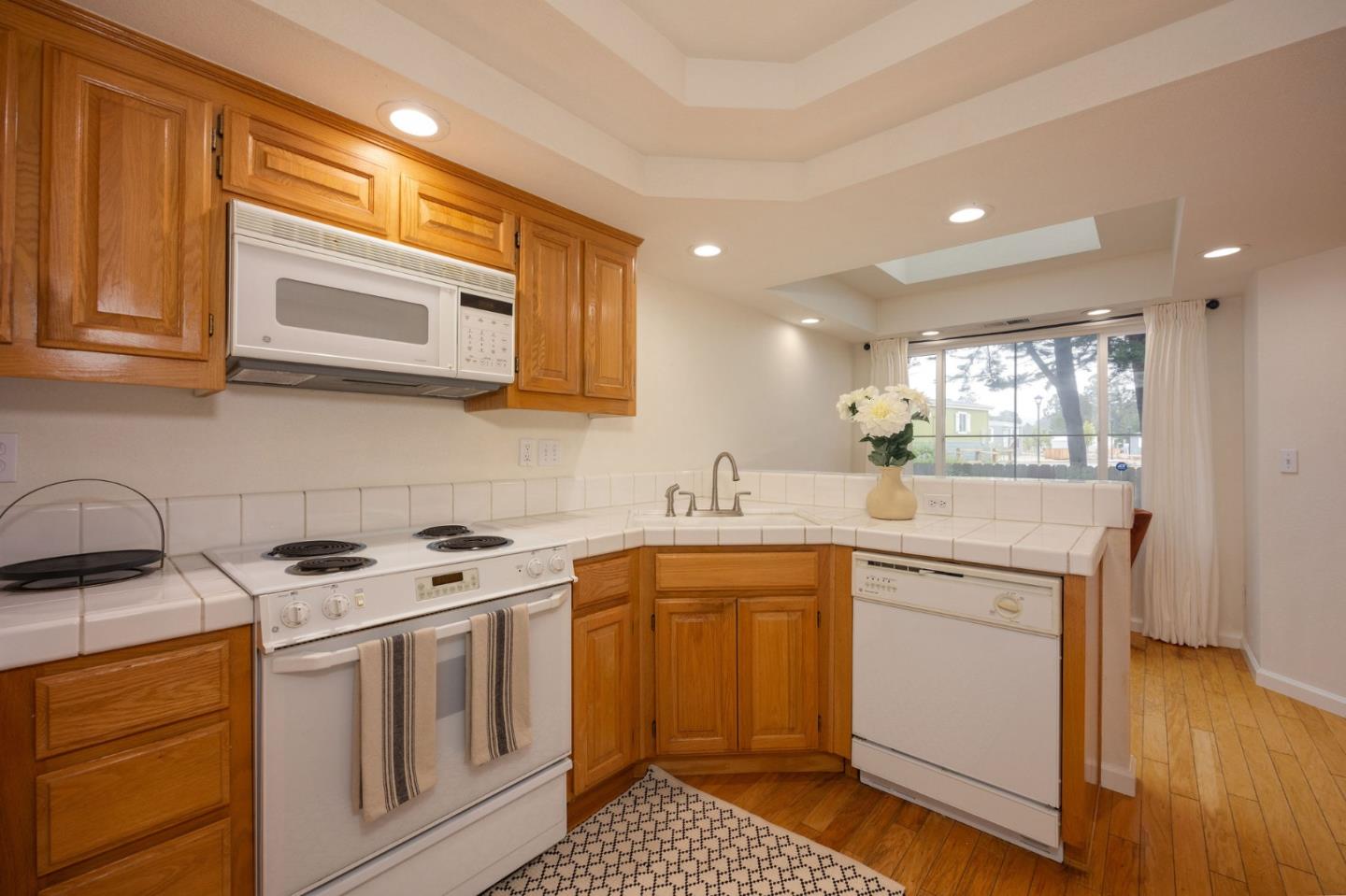Detail Gallery Image 8 of 37 For 158 Patrick Way, Half Moon Bay,  CA 94019 - 3 Beds | 2/1 Baths