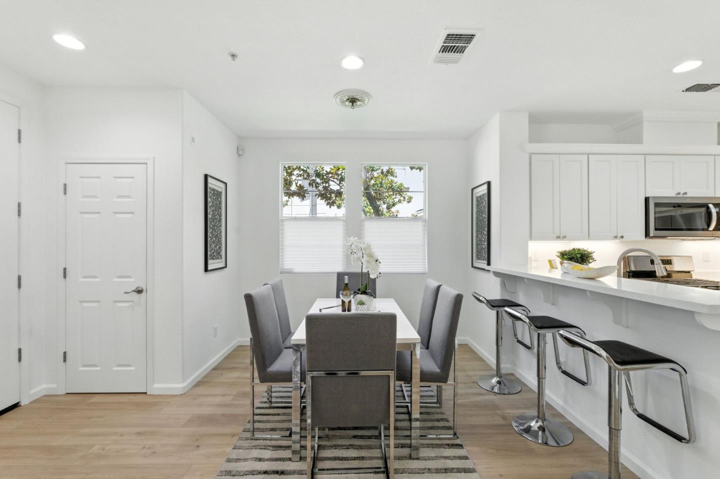 Detail Gallery Image 7 of 35 For 728 City Walk Pl #9,  Hayward,  CA 94541 - 3 Beds | 2/1 Baths