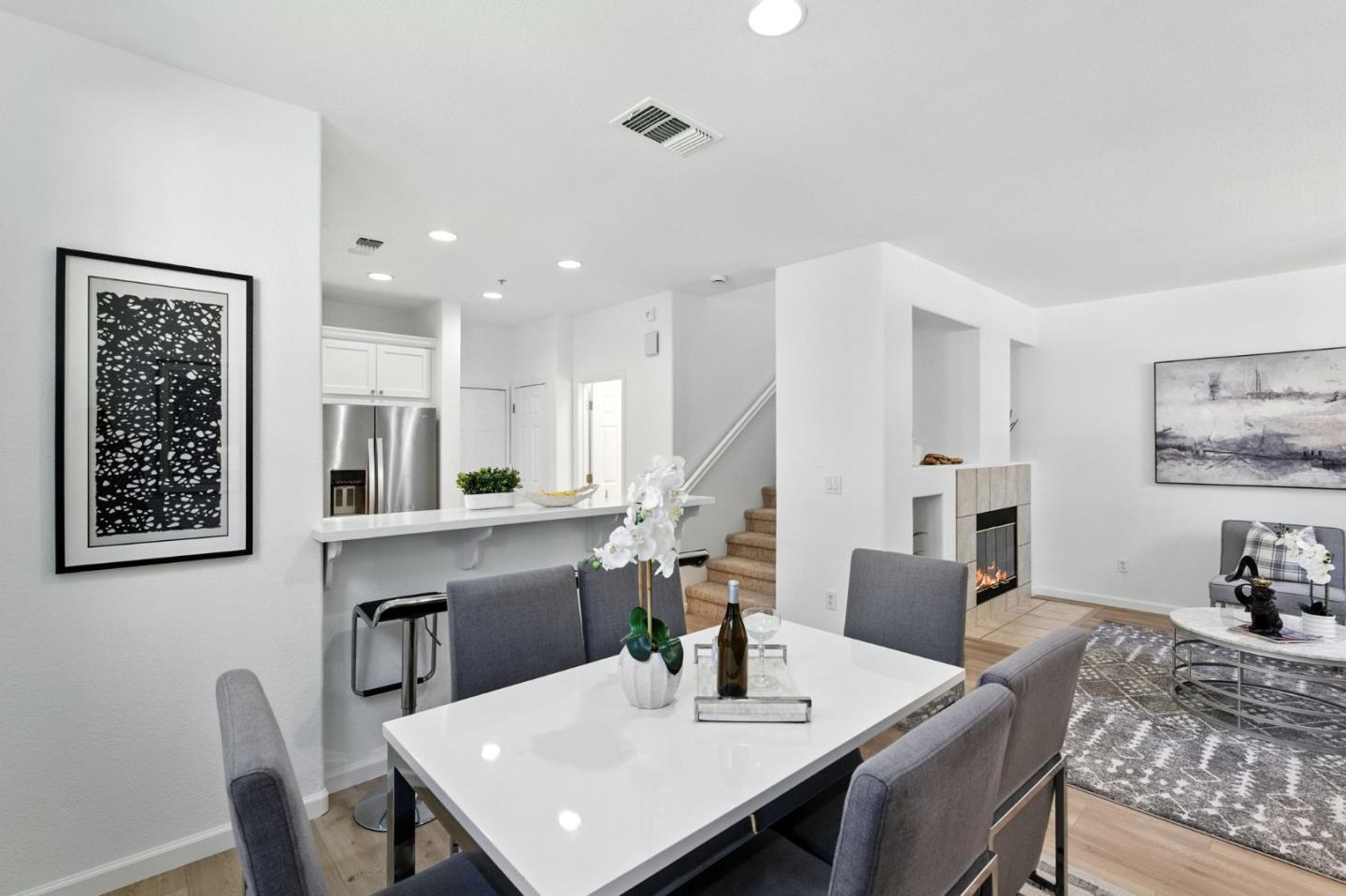 Detail Gallery Image 8 of 35 For 728 City Walk Pl #9,  Hayward,  CA 94541 - 3 Beds | 2/1 Baths