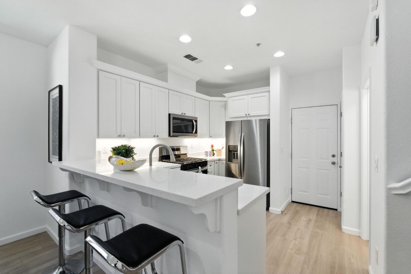 Detail Gallery Image 9 of 35 For 728 City Walk Pl #9,  Hayward,  CA 94541 - 3 Beds | 2/1 Baths
