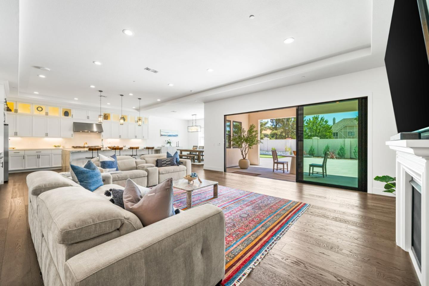 Detail Gallery Image 12 of 73 For 18312 Corte Simon, Morgan Hill,  CA 95037 - 4 Beds | 4/1 Baths