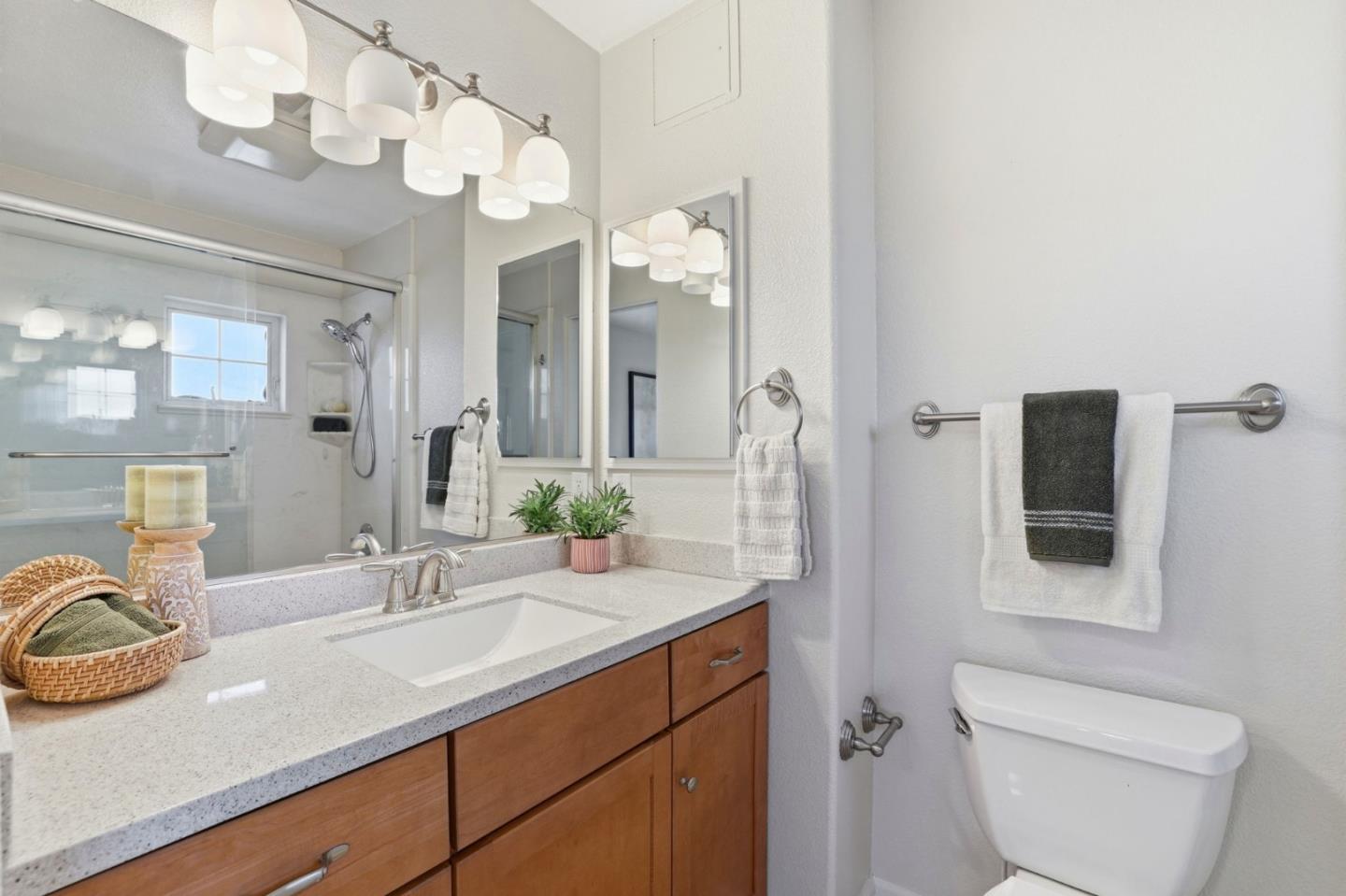 Detail Gallery Image 12 of 19 For 808 Lenzen Ave #107,  San Jose,  CA 95126 - 2 Beds | 2/1 Baths