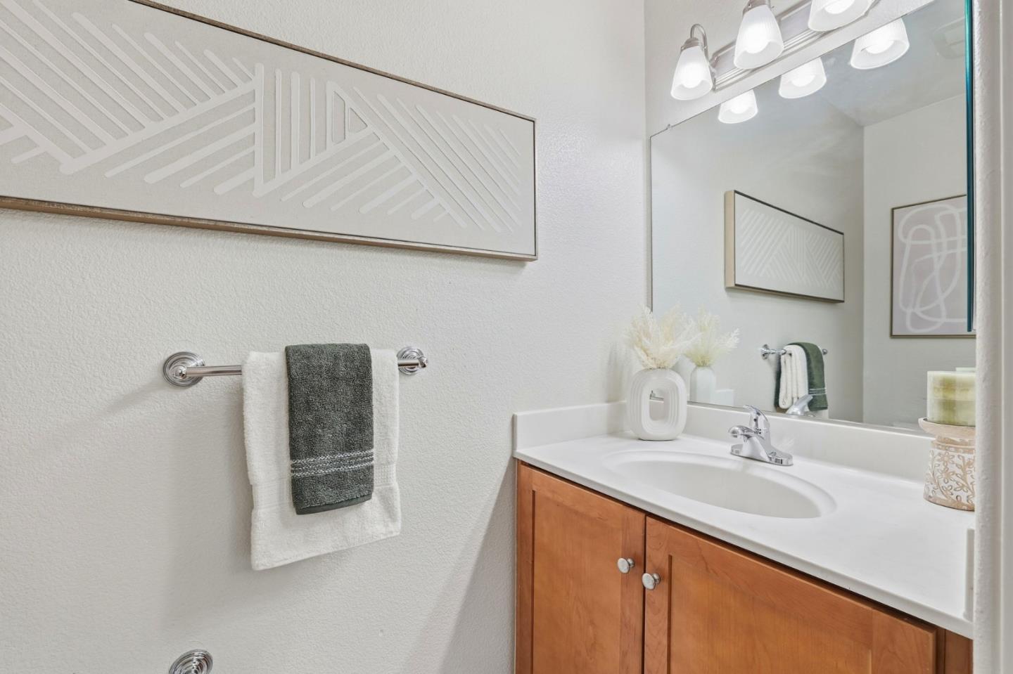 Detail Gallery Image 8 of 19 For 808 Lenzen Ave #107,  San Jose,  CA 95126 - 2 Beds | 2/1 Baths