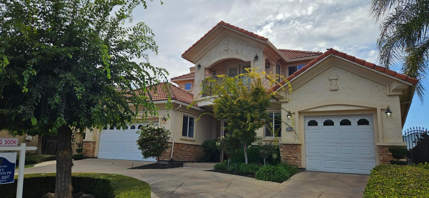 Detail Gallery Image 2 of 78 For 5752 Saint Andrews Dr, Stockton,  CA 95219 - 4 Beds | 4 Baths