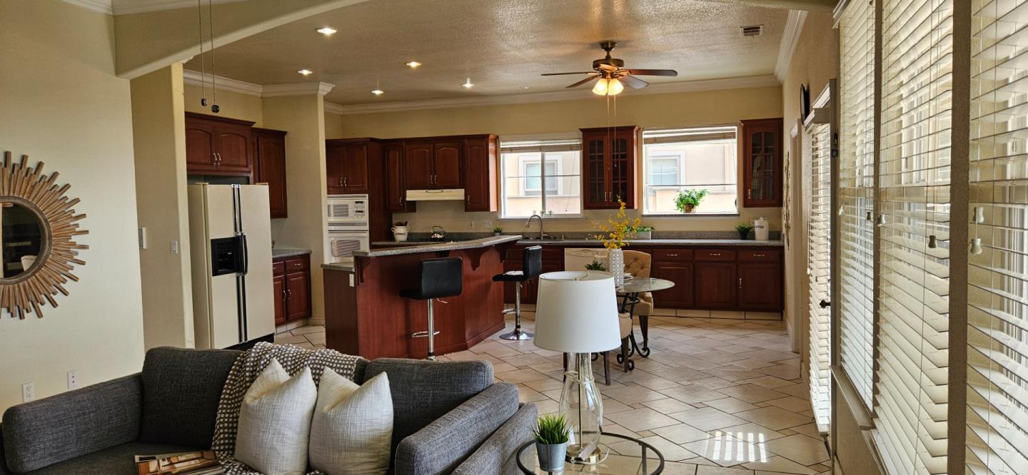 Detail Gallery Image 22 of 78 For 5752 Saint Andrews Dr, Stockton,  CA 95219 - 4 Beds | 4 Baths
