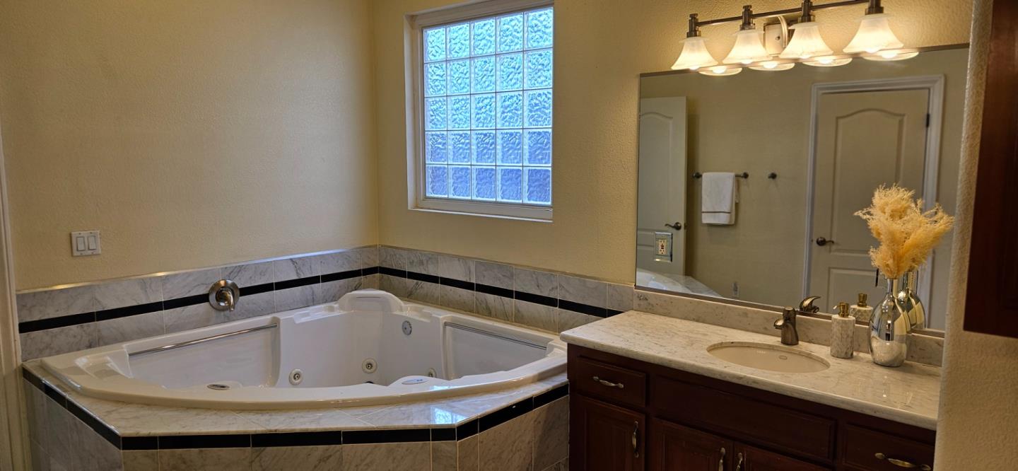 Detail Gallery Image 32 of 78 For 5752 Saint Andrews Dr, Stockton,  CA 95219 - 4 Beds | 4 Baths