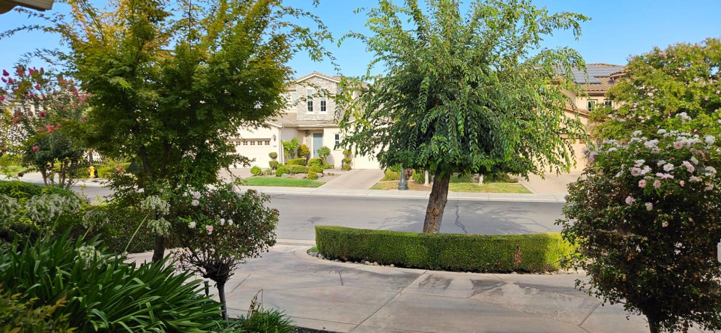 Detail Gallery Image 5 of 78 For 5752 Saint Andrews Dr, Stockton,  CA 95219 - 4 Beds | 4 Baths
