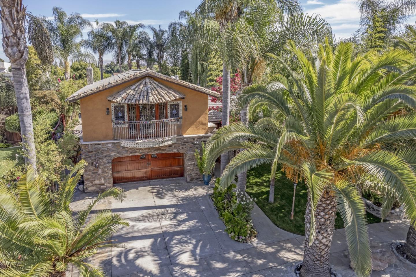 Detail Gallery Image 2 of 12 For 951 Foothill Dr, San Jose,  CA 95123 - 4 Beds | 2/1 Baths