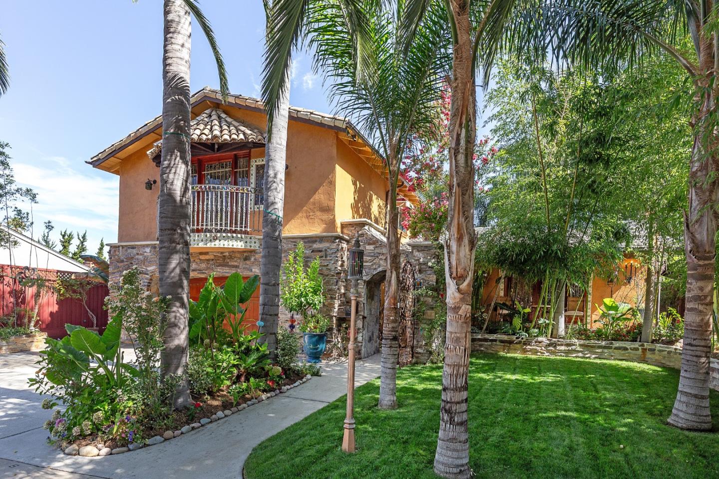 Detail Gallery Image 3 of 12 For 951 Foothill Dr, San Jose,  CA 95123 - 4 Beds | 2/1 Baths