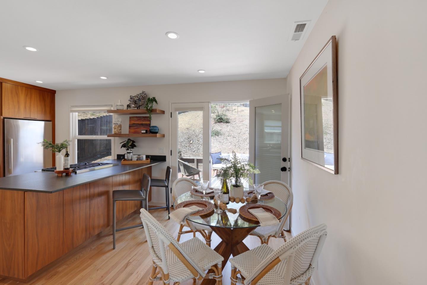 Detail Gallery Image 10 of 21 For 1612 Escalona Dr, Santa Cruz,  CA 95060 - 3 Beds | 1 Baths