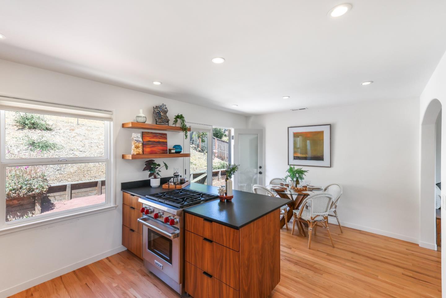 Detail Gallery Image 12 of 21 For 1612 Escalona Dr, Santa Cruz,  CA 95060 - 3 Beds | 1 Baths