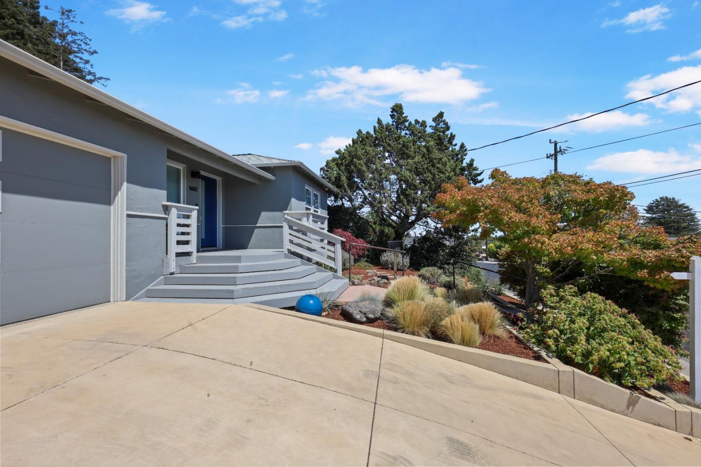 Detail Gallery Image 2 of 21 For 1612 Escalona Dr, Santa Cruz,  CA 95060 - 3 Beds | 1 Baths