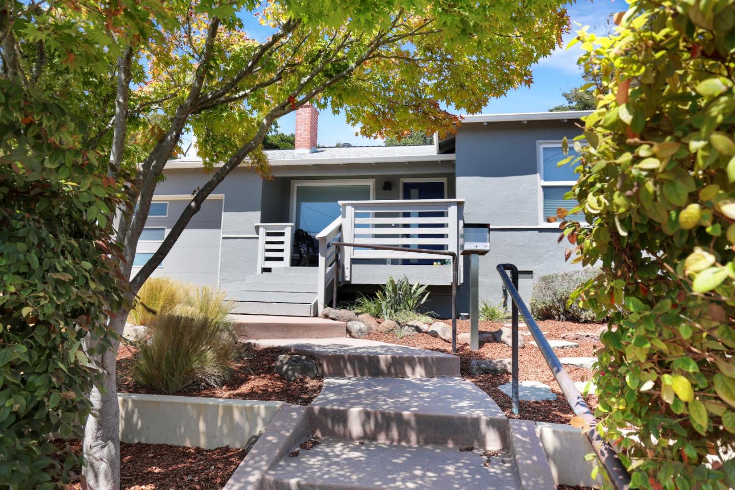 Detail Gallery Image 3 of 21 For 1612 Escalona Dr, Santa Cruz,  CA 95060 - 3 Beds | 1 Baths