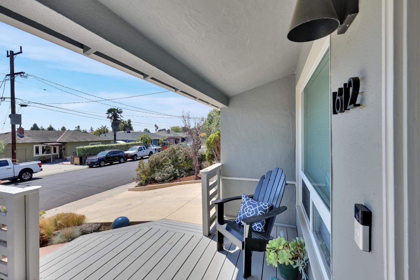 Detail Gallery Image 4 of 21 For 1612 Escalona Dr, Santa Cruz,  CA 95060 - 3 Beds | 1 Baths
