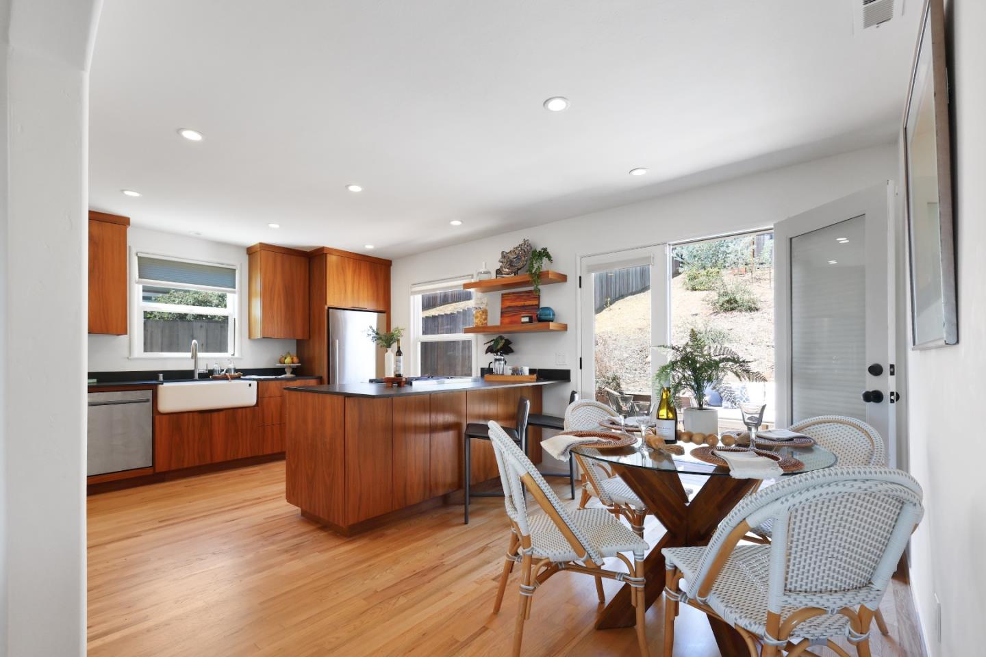 Detail Gallery Image 8 of 21 For 1612 Escalona Dr, Santa Cruz,  CA 95060 - 3 Beds | 1 Baths