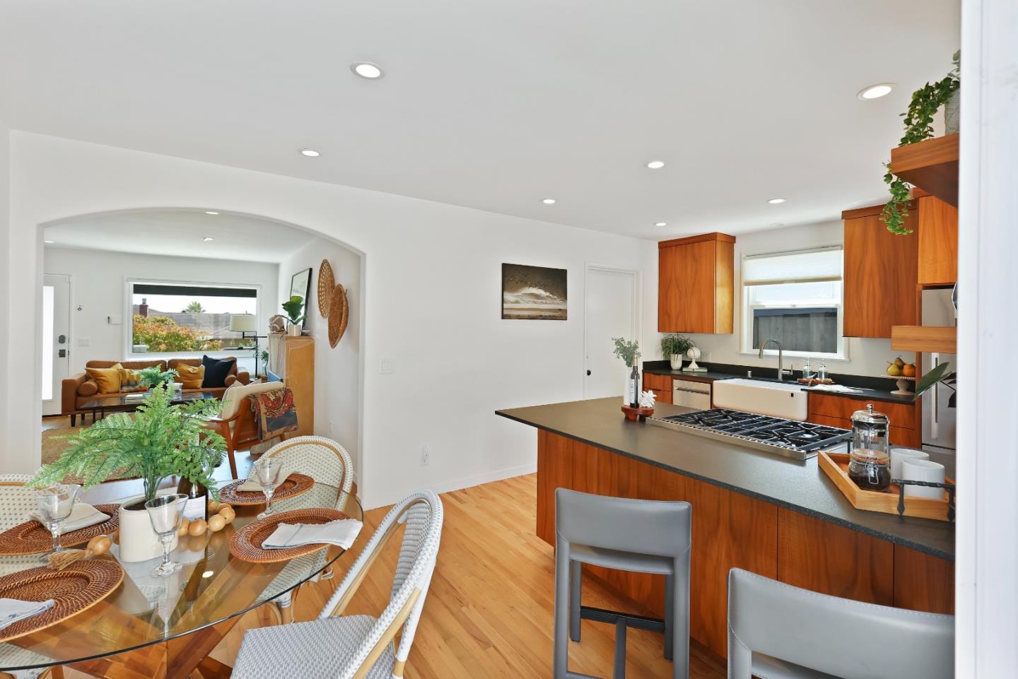 Detail Gallery Image 9 of 21 For 1612 Escalona Dr, Santa Cruz,  CA 95060 - 3 Beds | 1 Baths