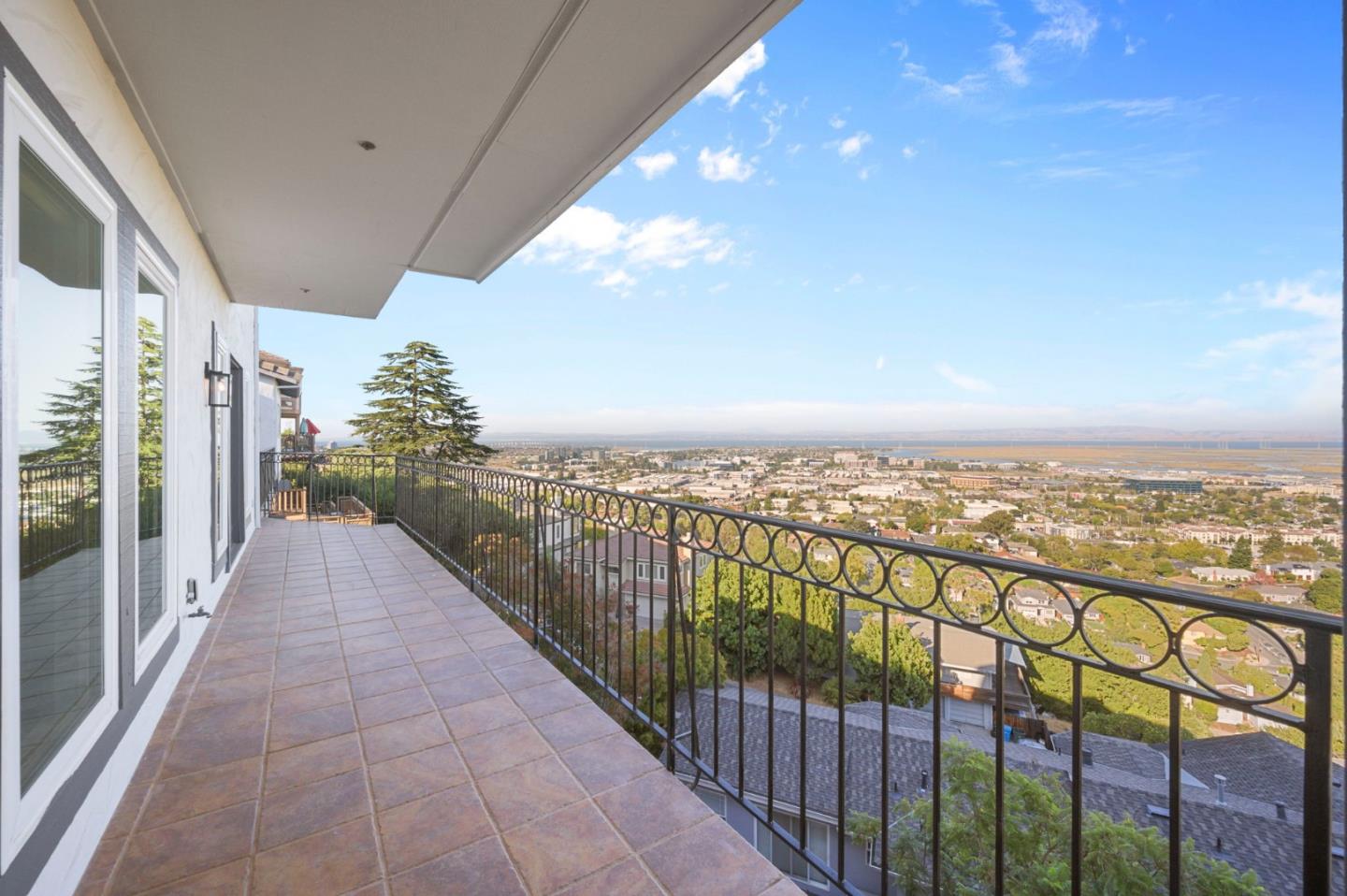 Detail Gallery Image 10 of 31 For 70 Ensenada Rd, San Carlos,  CA 94070 - 5 Beds | 4/1 Baths