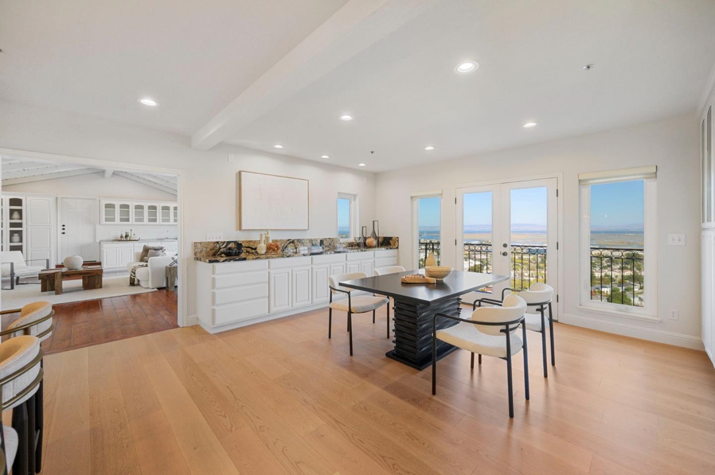 Detail Gallery Image 11 of 31 For 70 Ensenada Rd, San Carlos,  CA 94070 - 5 Beds | 4/1 Baths