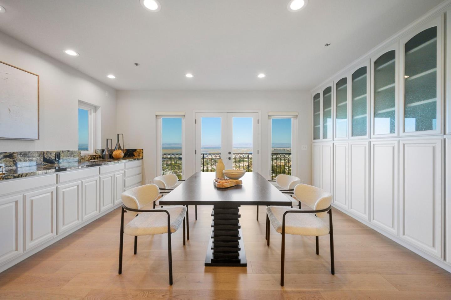 Detail Gallery Image 12 of 31 For 70 Ensenada Rd, San Carlos,  CA 94070 - 5 Beds | 4/1 Baths