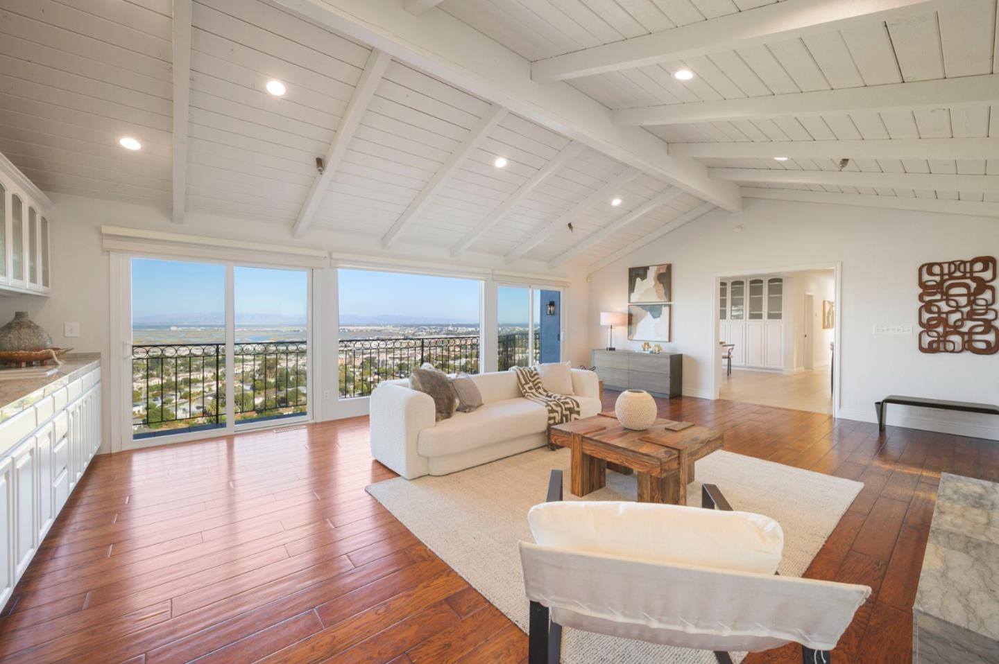 Detail Gallery Image 15 of 31 For 70 Ensenada Rd, San Carlos,  CA 94070 - 5 Beds | 4/1 Baths