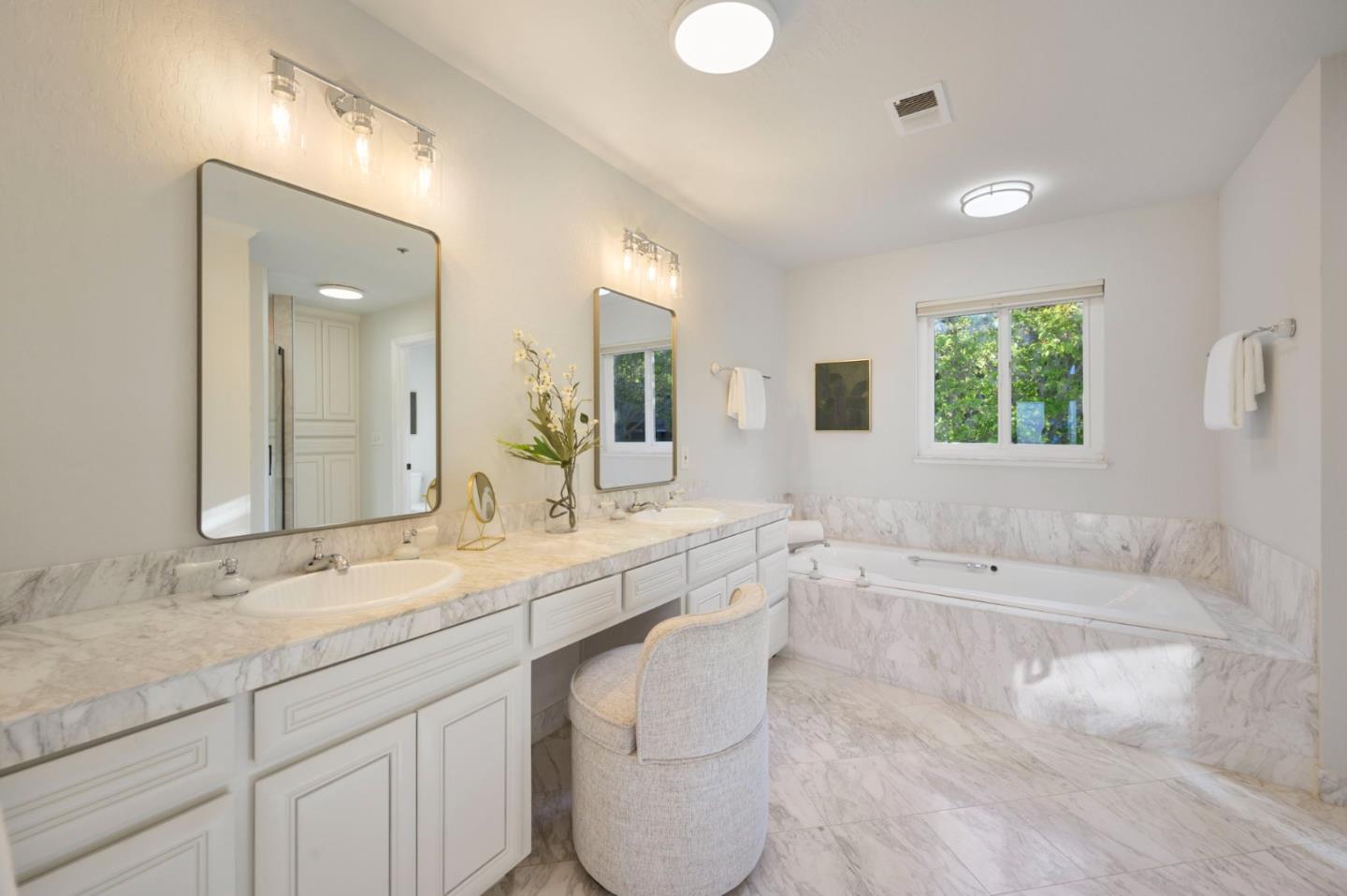 Detail Gallery Image 20 of 31 For 70 Ensenada Rd, San Carlos,  CA 94070 - 5 Beds | 4/1 Baths