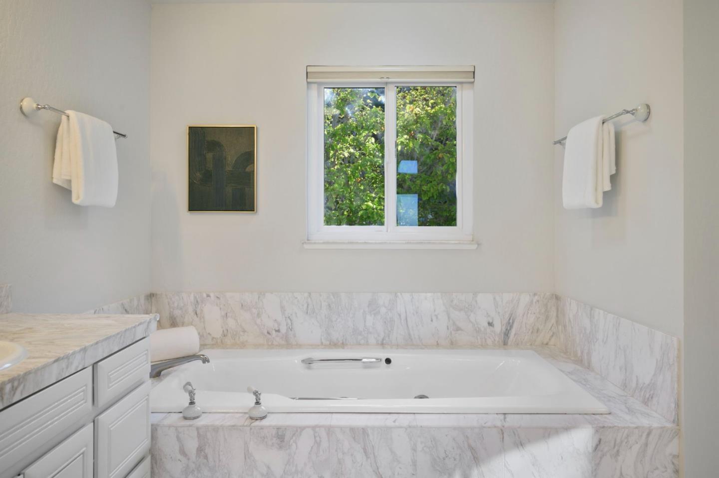 Detail Gallery Image 21 of 31 For 70 Ensenada Rd, San Carlos,  CA 94070 - 5 Beds | 4/1 Baths
