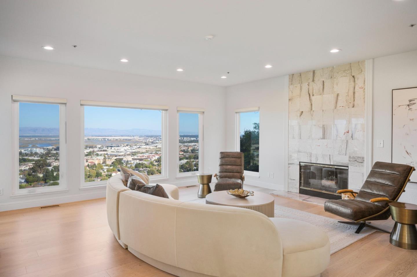 Detail Gallery Image 6 of 31 For 70 Ensenada Rd, San Carlos,  CA 94070 - 5 Beds | 4/1 Baths