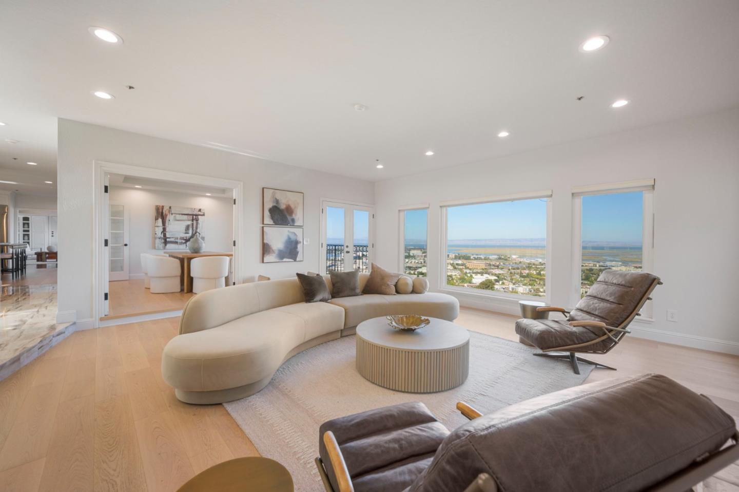 Detail Gallery Image 9 of 31 For 70 Ensenada Rd, San Carlos,  CA 94070 - 5 Beds | 4/1 Baths