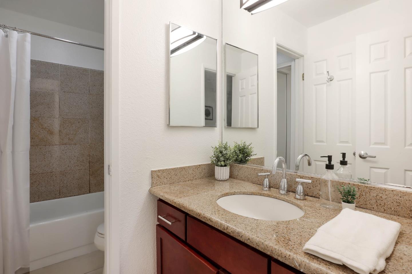 Detail Gallery Image 12 of 23 For 1318 B St #106,  Hayward,  CA 94541 - 2 Beds | 1 Baths