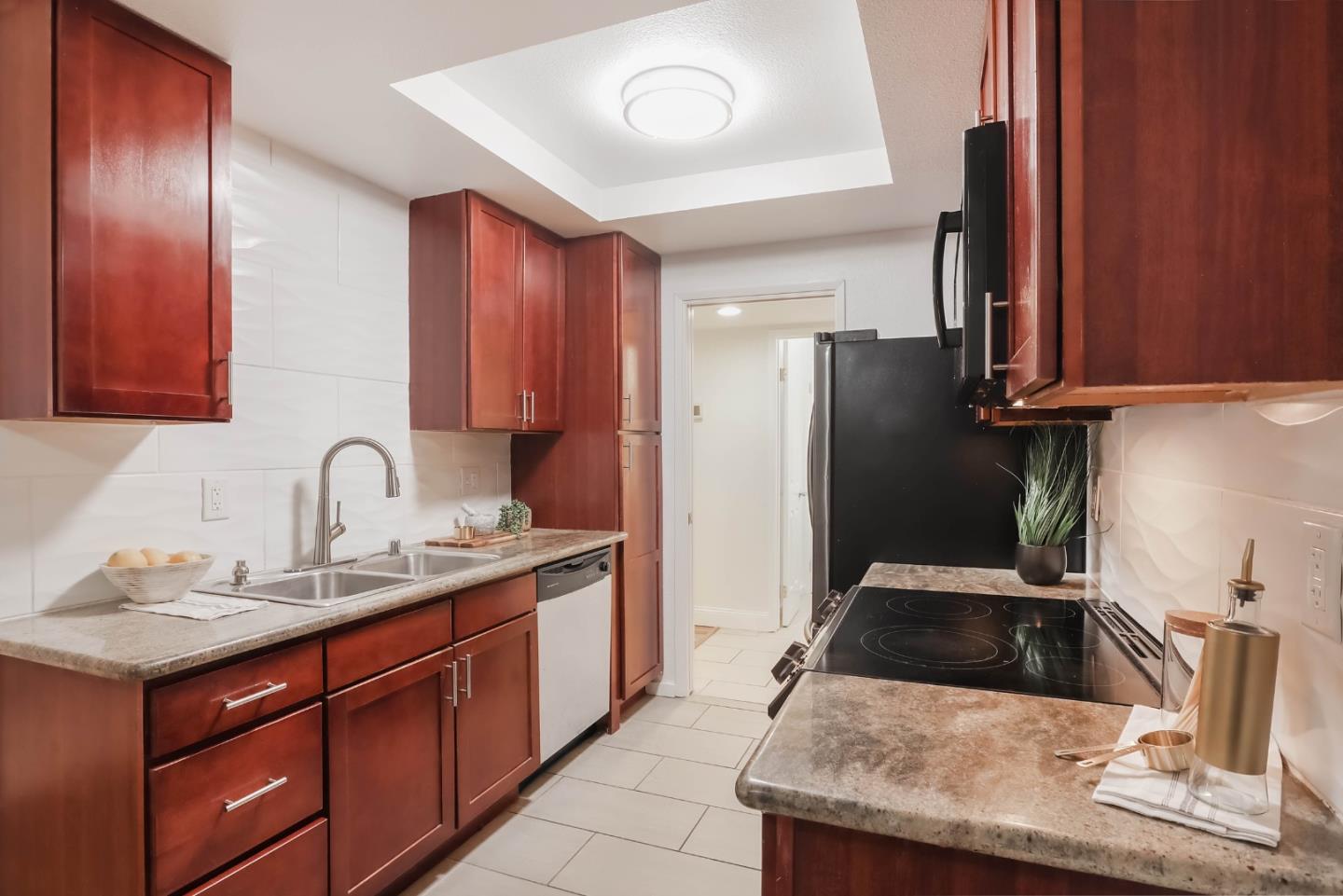 Detail Gallery Image 2 of 23 For 1318 B St #106,  Hayward,  CA 94541 - 2 Beds | 1 Baths
