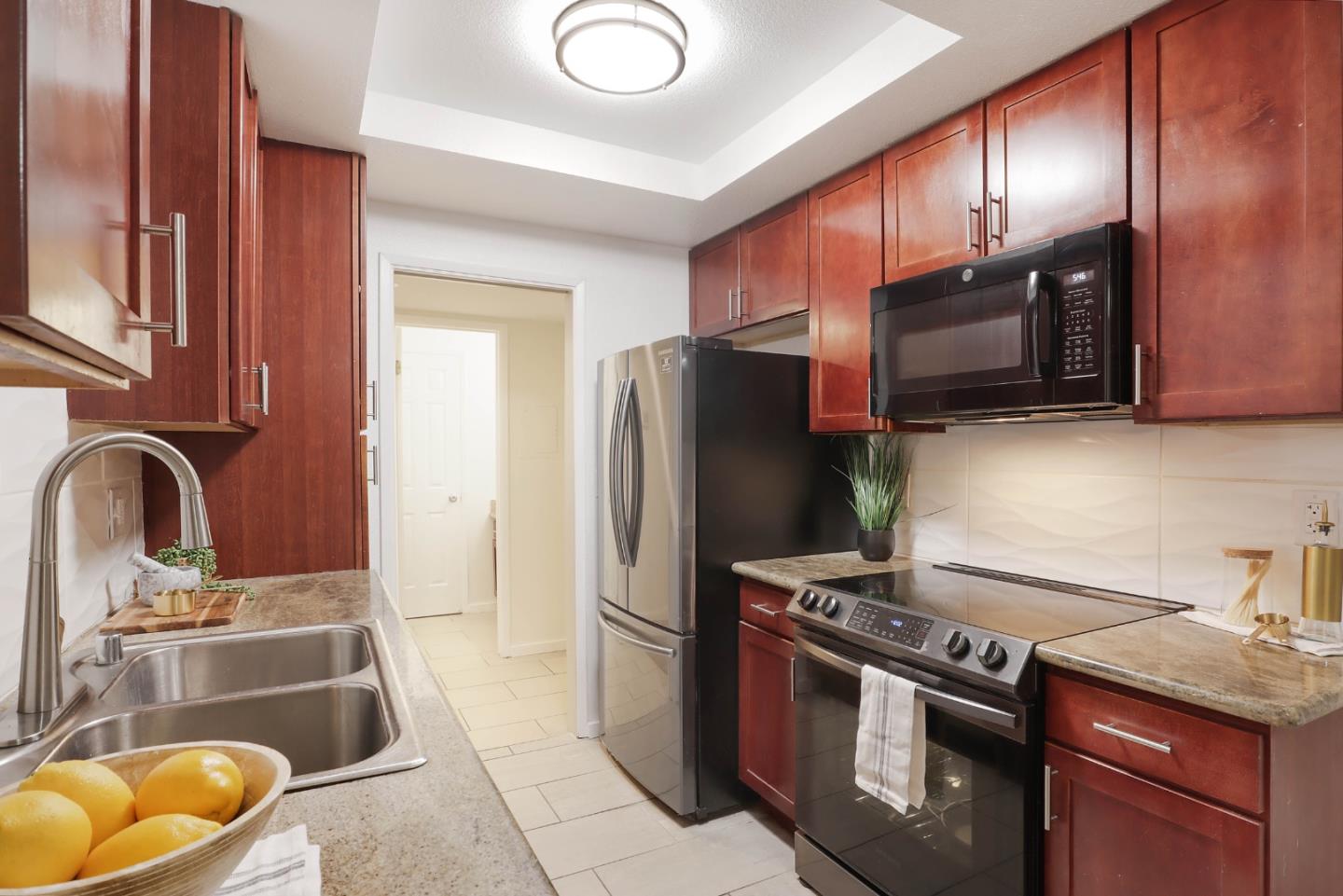 Detail Gallery Image 3 of 23 For 1318 B St #106,  Hayward,  CA 94541 - 2 Beds | 1 Baths