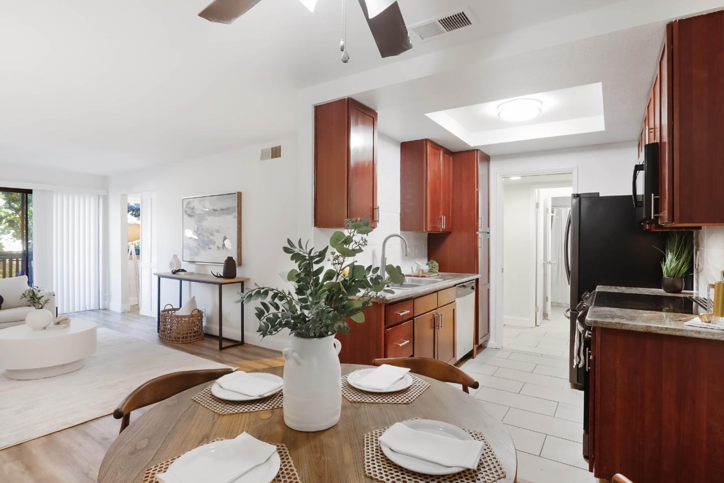 Detail Gallery Image 5 of 23 For 1318 B St #106,  Hayward,  CA 94541 - 2 Beds | 1 Baths
