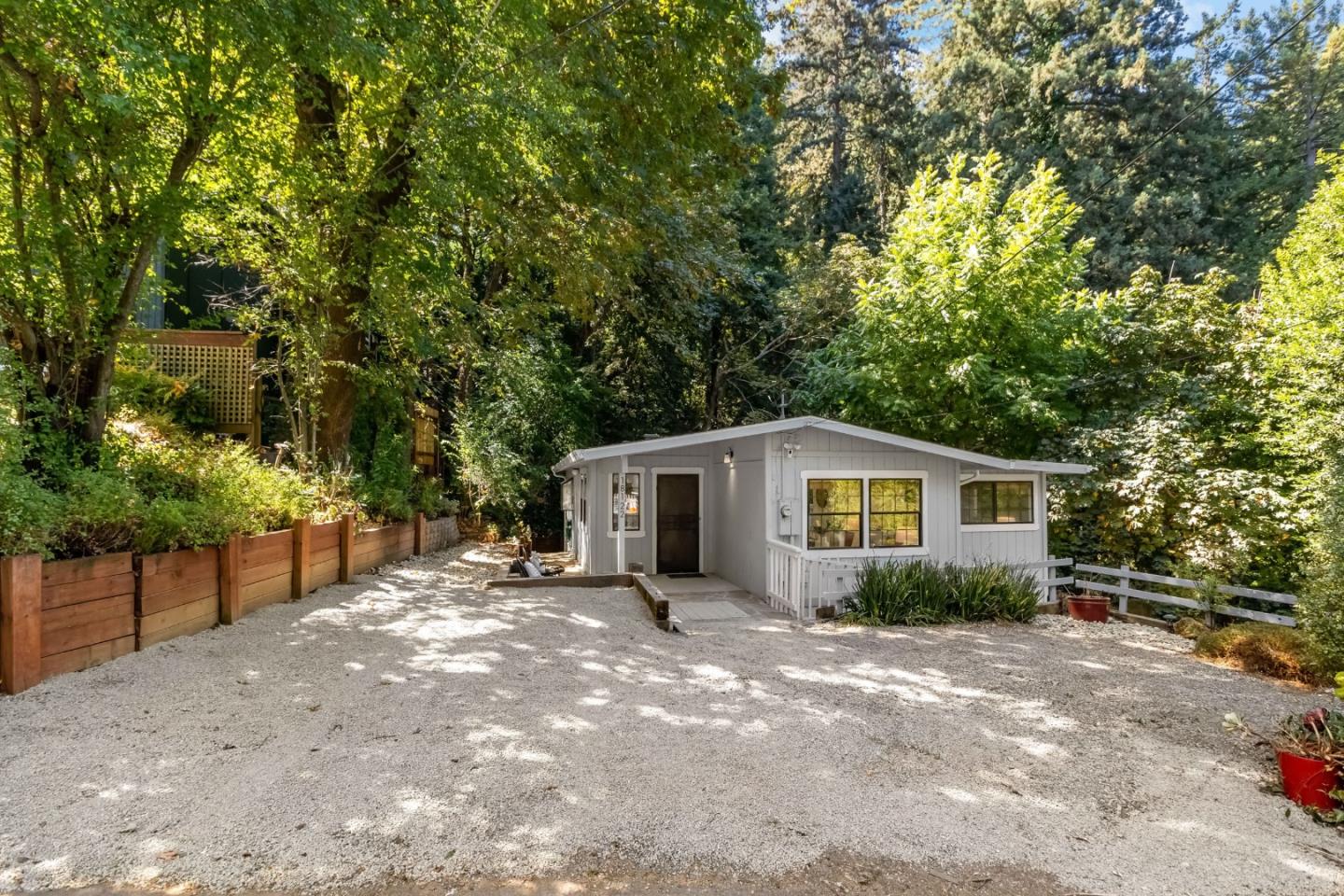 Detail Gallery Image 18 of 56 For 18122 Virginia Dr, Los Gatos,  CA 95033 - 2 Beds | 1 Baths