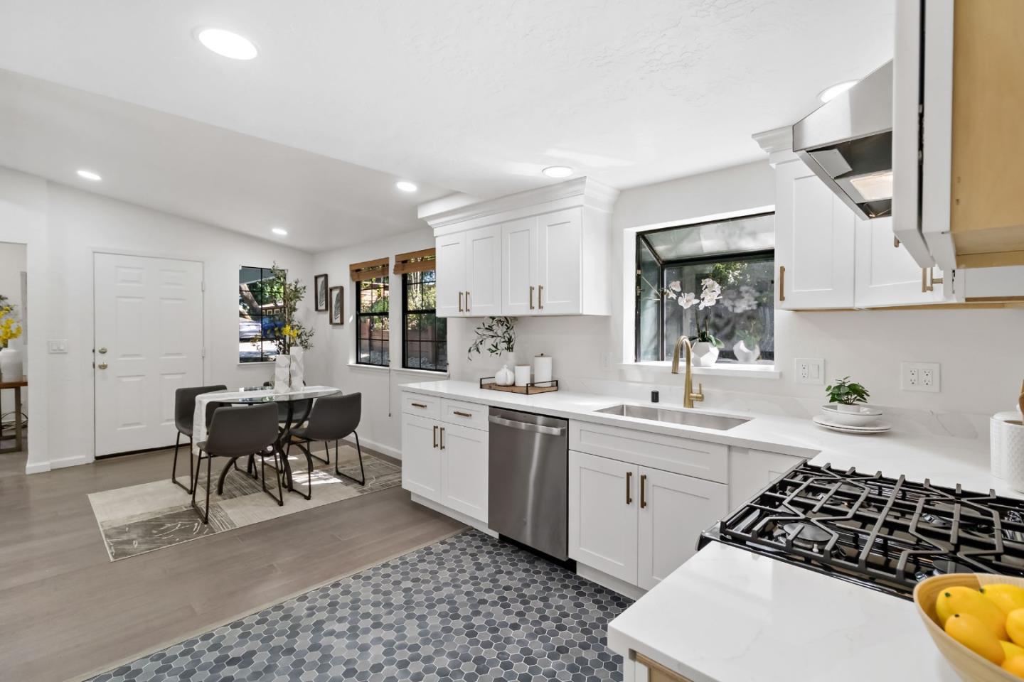 Detail Gallery Image 34 of 56 For 18122 Virginia Dr, Los Gatos,  CA 95033 - 2 Beds | 1 Baths