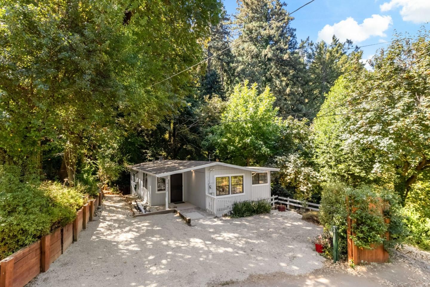 Detail Gallery Image 8 of 56 For 18122 Virginia Dr, Los Gatos,  CA 95033 - 2 Beds | 1 Baths