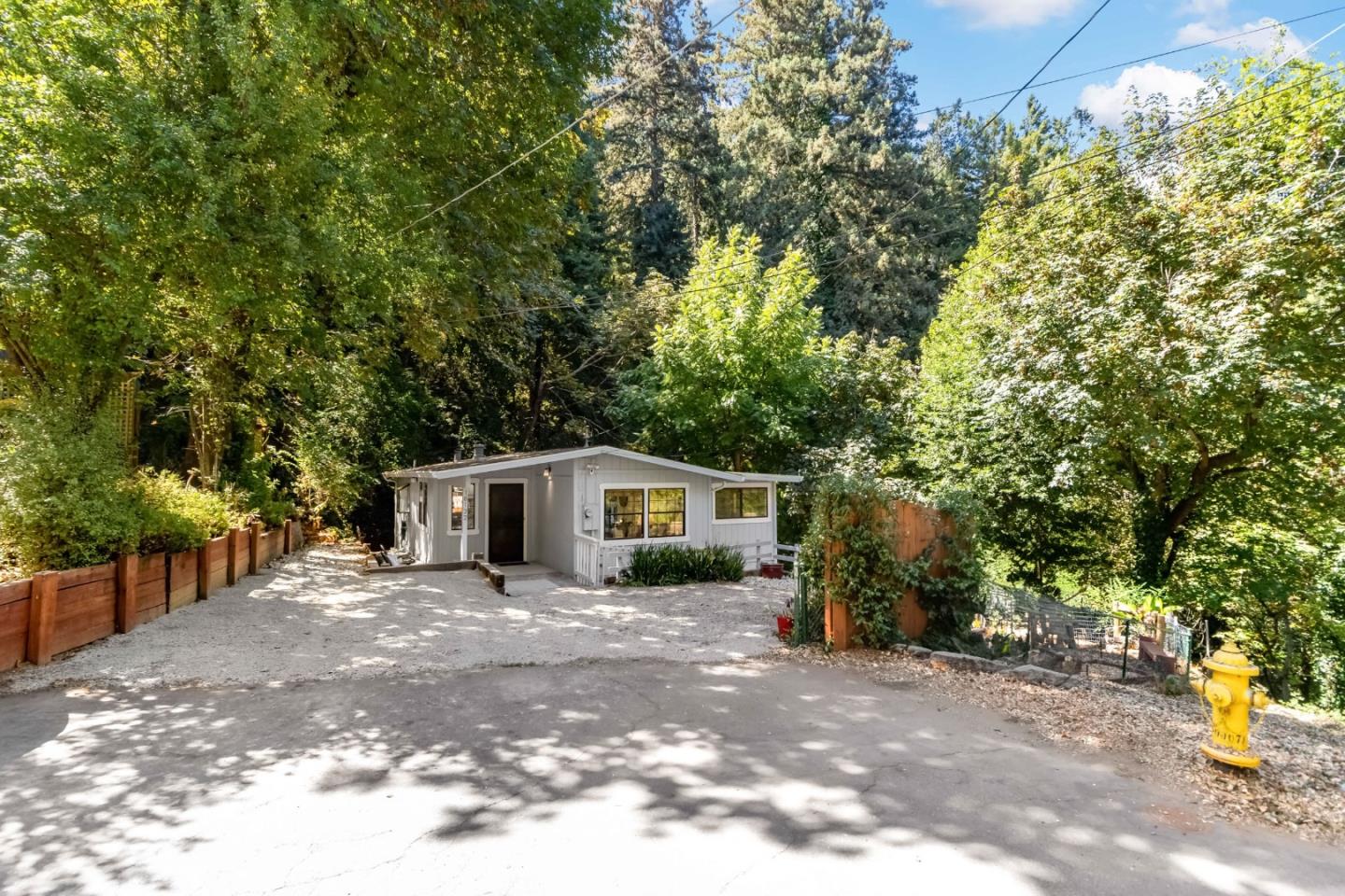 Detail Gallery Image 9 of 56 For 18122 Virginia Dr, Los Gatos,  CA 95033 - 2 Beds | 1 Baths