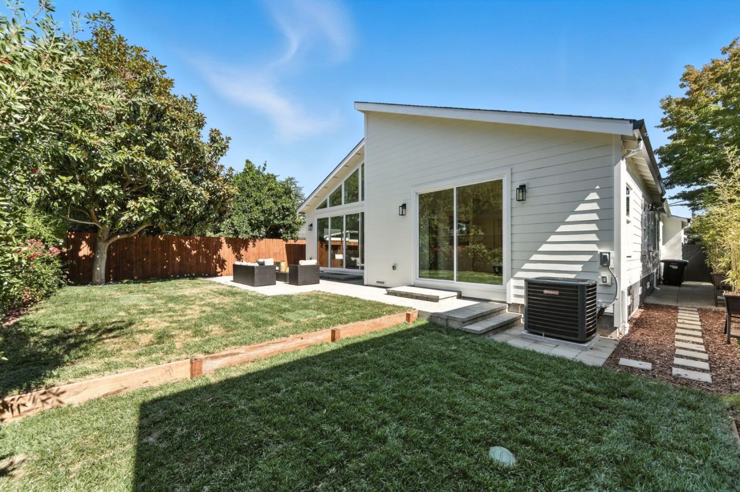 Detail Gallery Image 11 of 12 For 2130 Belmont Ave, San Carlos,  CA 94070 - 4 Beds | 3 Baths