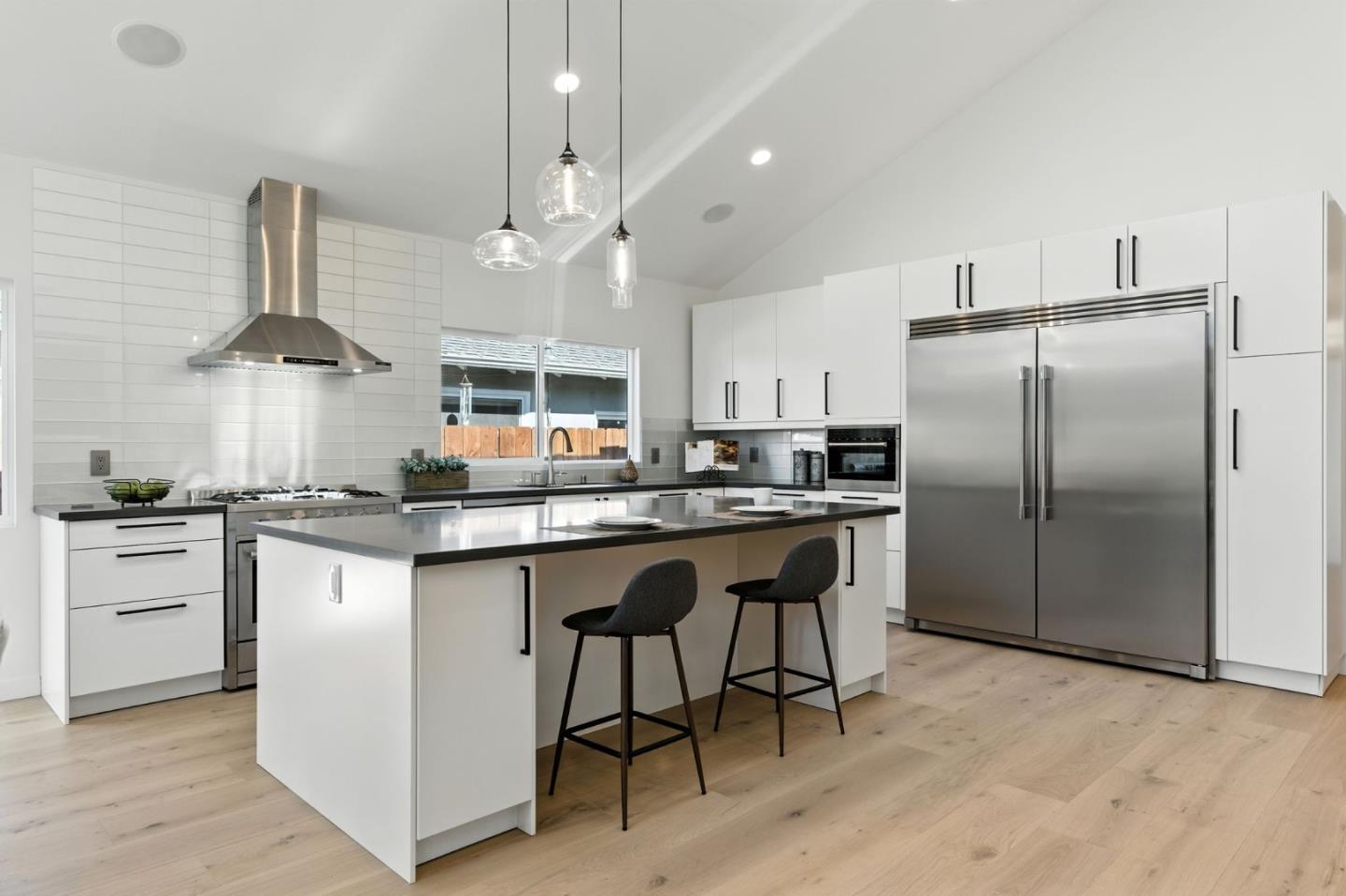 Detail Gallery Image 7 of 12 For 2130 Belmont Ave, San Carlos,  CA 94070 - 4 Beds | 3 Baths