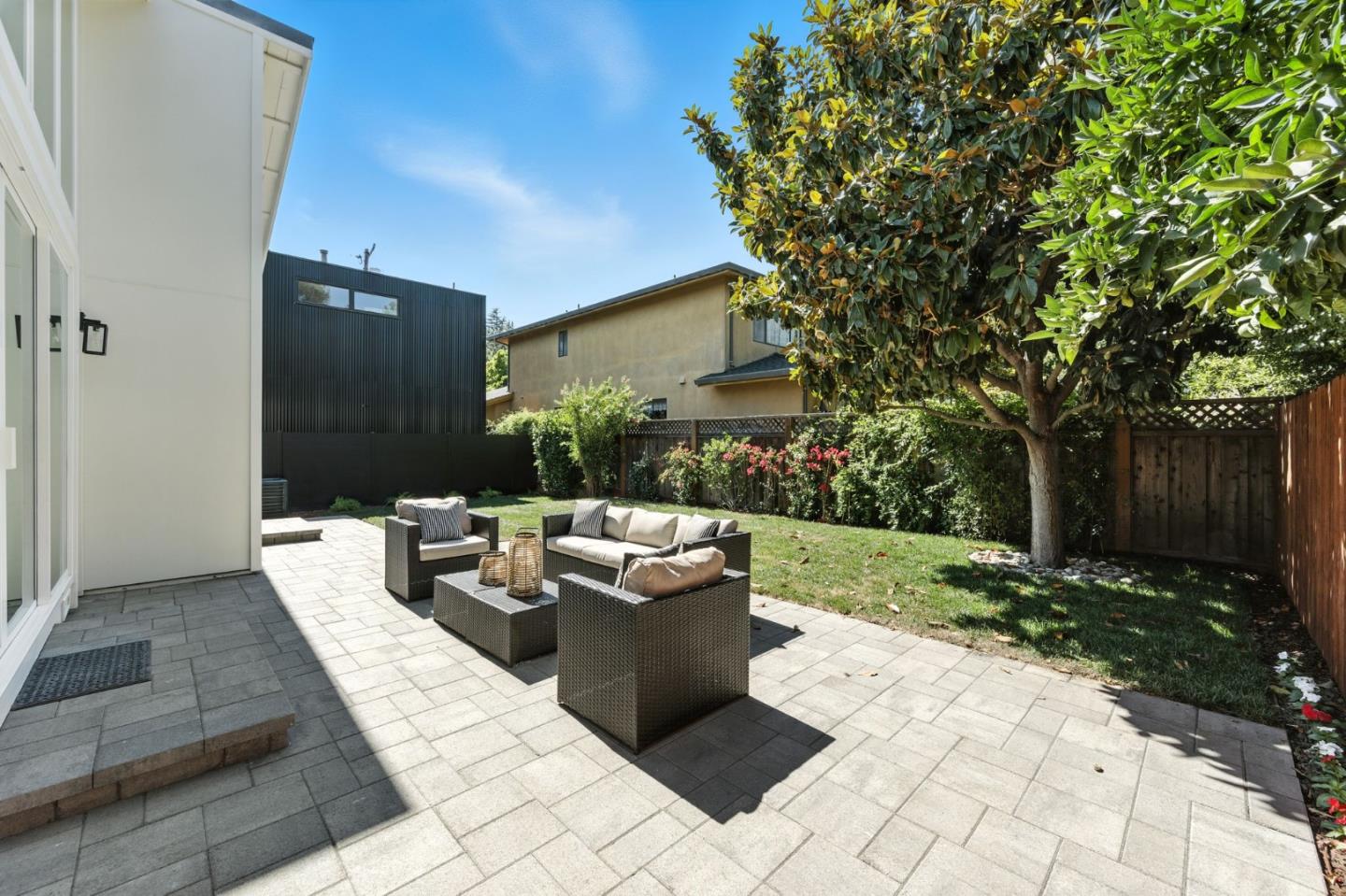 Detail Gallery Image 9 of 12 For 2130 Belmont Ave, San Carlos,  CA 94070 - 4 Beds | 3 Baths